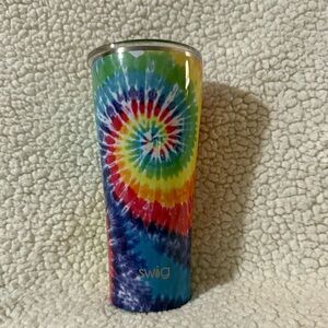 Groovy Tie-Dye 32 oz Swig Tumbler